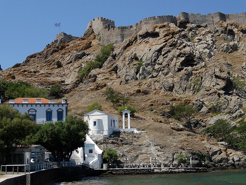 Limnos - cetatea din Myrina văzută de pe faleza Romeikos Gialos