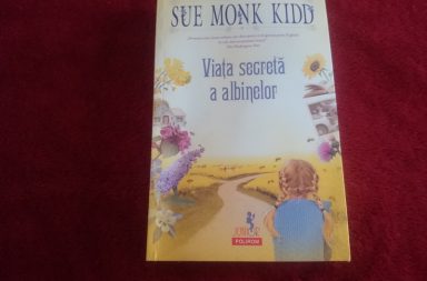 viata_secreta_a_albinelor